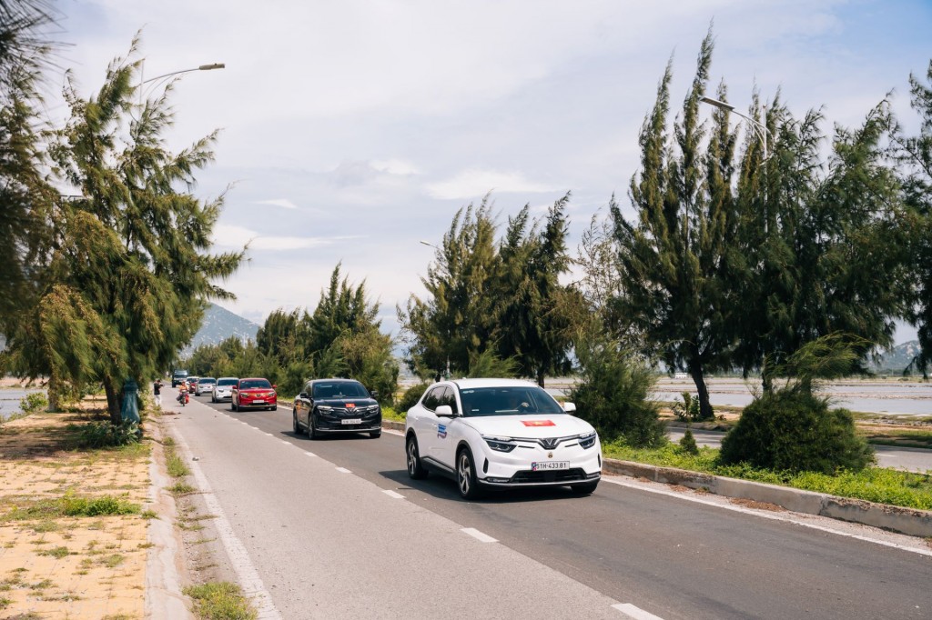 Loạt ưu đãi “khủng” tháng 11 đưa giá của VF 8 - “siêu phẩm đạp ga dính lưng” về mức 900 triệu đồng