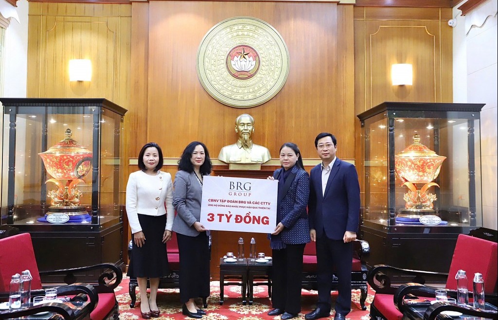 Tập đoàn BRG và SeABank trao 5 tỷ đồng ủng hộ đồng bào khắc phục hậu quả thiên tai