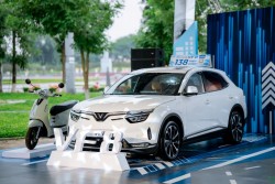 Loạt ưu đãi “khủng” tháng 11 đưa giá của VF 8 - “siêu phẩm đạp ga dính lưng” về mức 900 triệu đồng