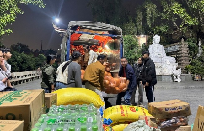 Phường Long Biên chung sức ủng hộ đồng bào vùng lũ miền Trung