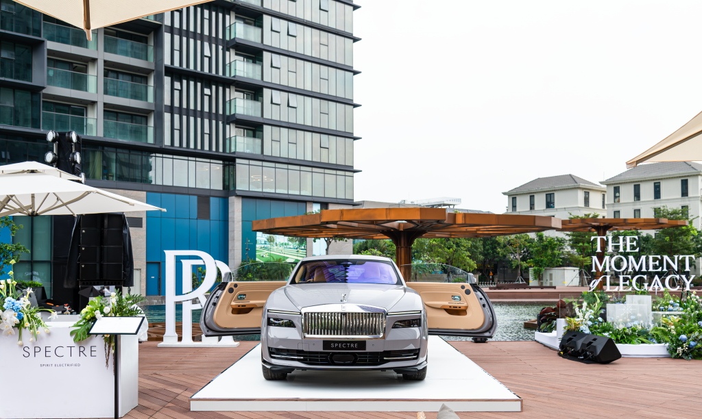 Rolls-Royce Spectre - mẫu xe điện đầu tiên của thương hiệu Anh quốc