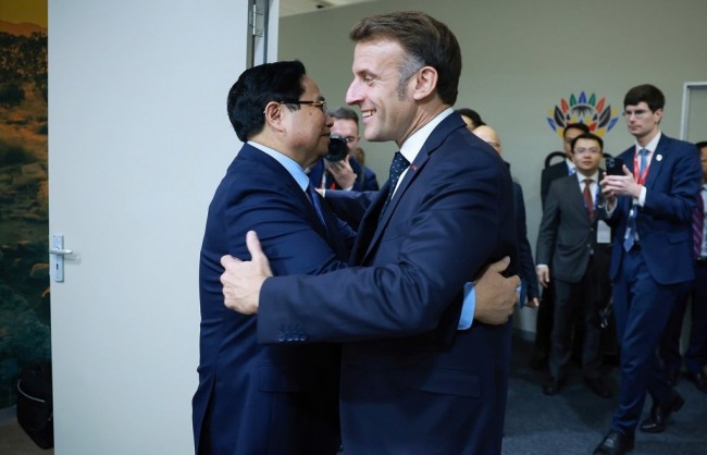 Thủ tướng Phạm Minh Chính gặp Tổng thống Pháp Emmanuel Macron