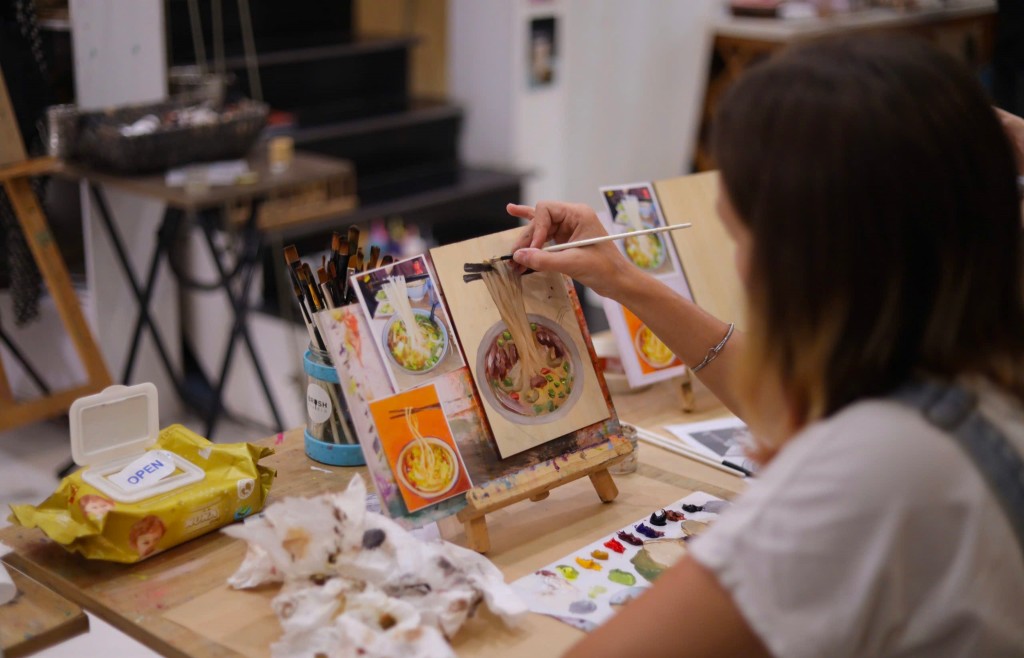 Oil Painting Workshop - Hồ Tây: Khi sắc màu hội họa kéo bạn bè quốc tế đến gần hơn với Hà Nội