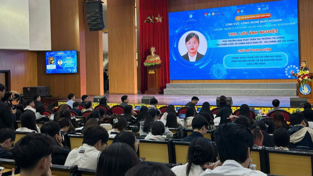 Hội thảo thu hút đông đảo bạn trẻ tham gia 