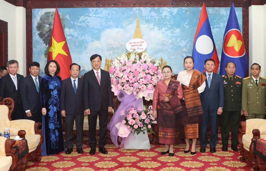 Lãnh đạo TP Hà Nội chúc mừng 50 năm Quốc khánh nước CHDCND Lào Lãnh đạo TP Hà Nội chúc mừng 50 năm Quốc khánh nước CHDCND Lào