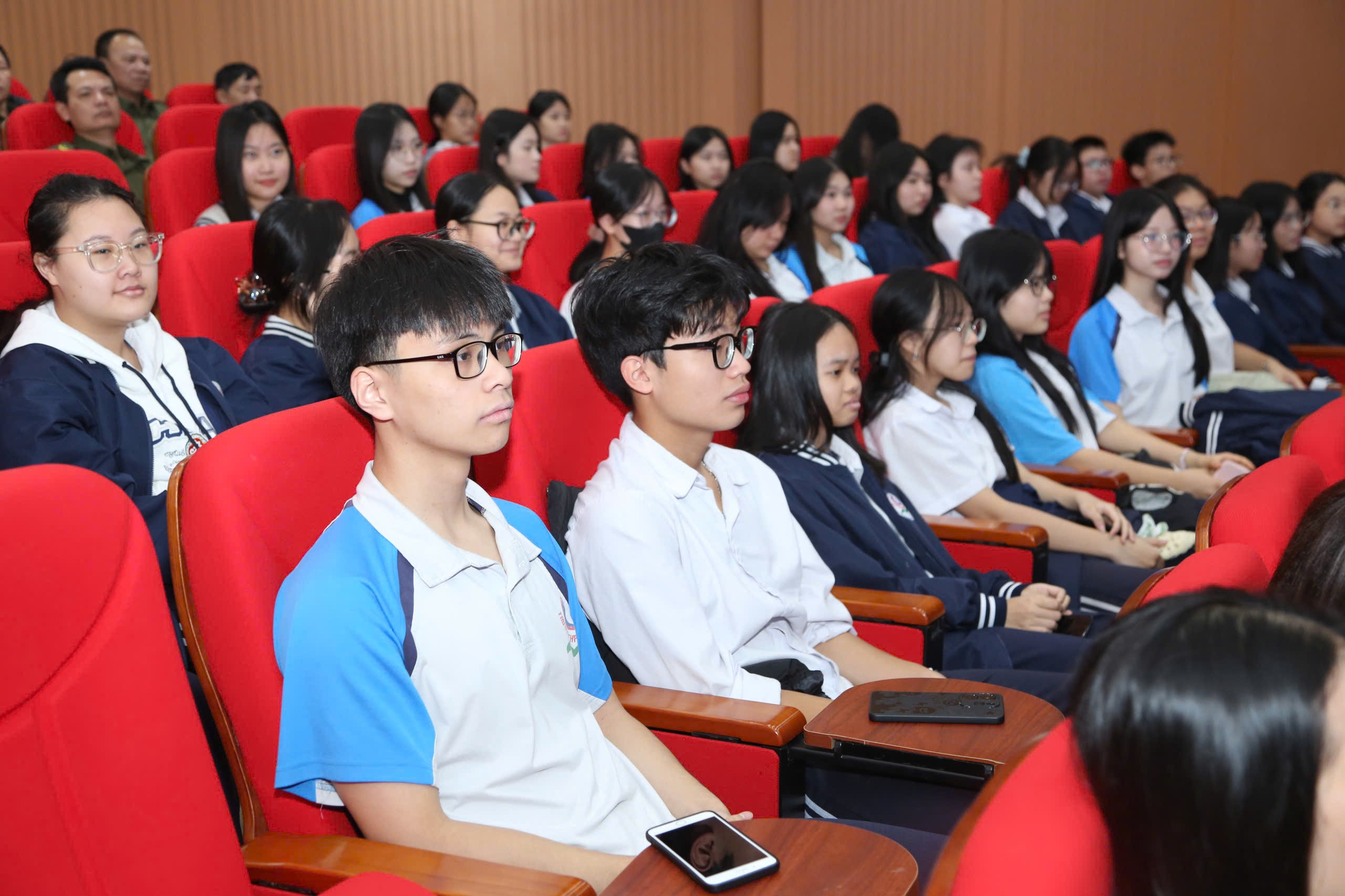 Cổng trường học an toàn - chỉ báo quan trọng của văn hóa giao thông Cổng trường học an toàn - chỉ báo quan trọng của văn hóa giao thông