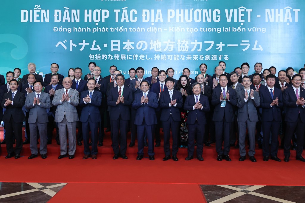 Thủ tướng Phạm Minh Chính và lãnh đạo, đại diện các địa phương Nhật Bản tham dự Diễn đàn - Ảnh: VGP/Nhật Bắc