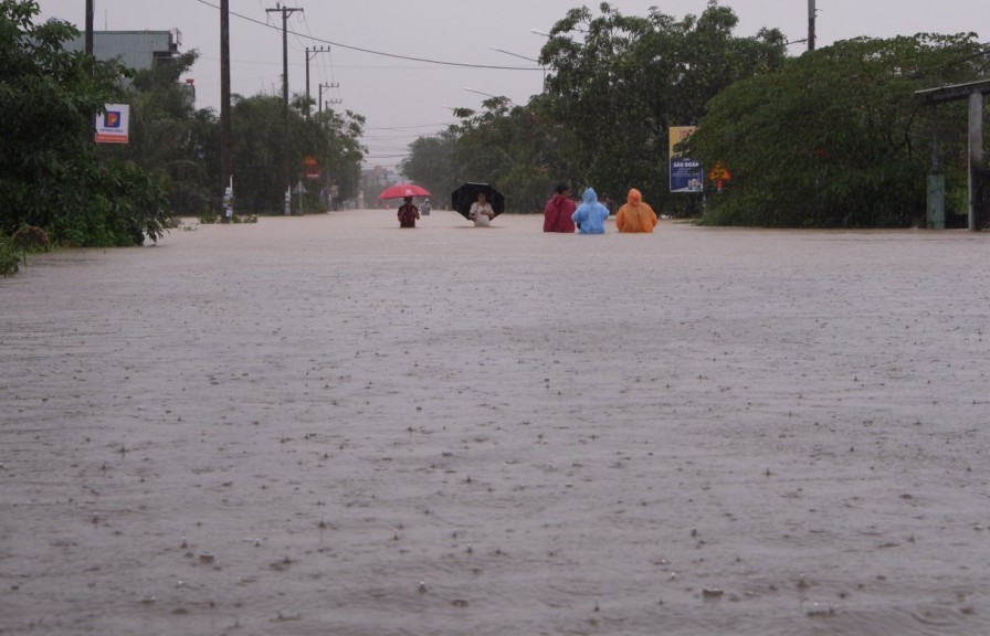 Áp thấp nhiệt đới đang hướng về Biển Đông