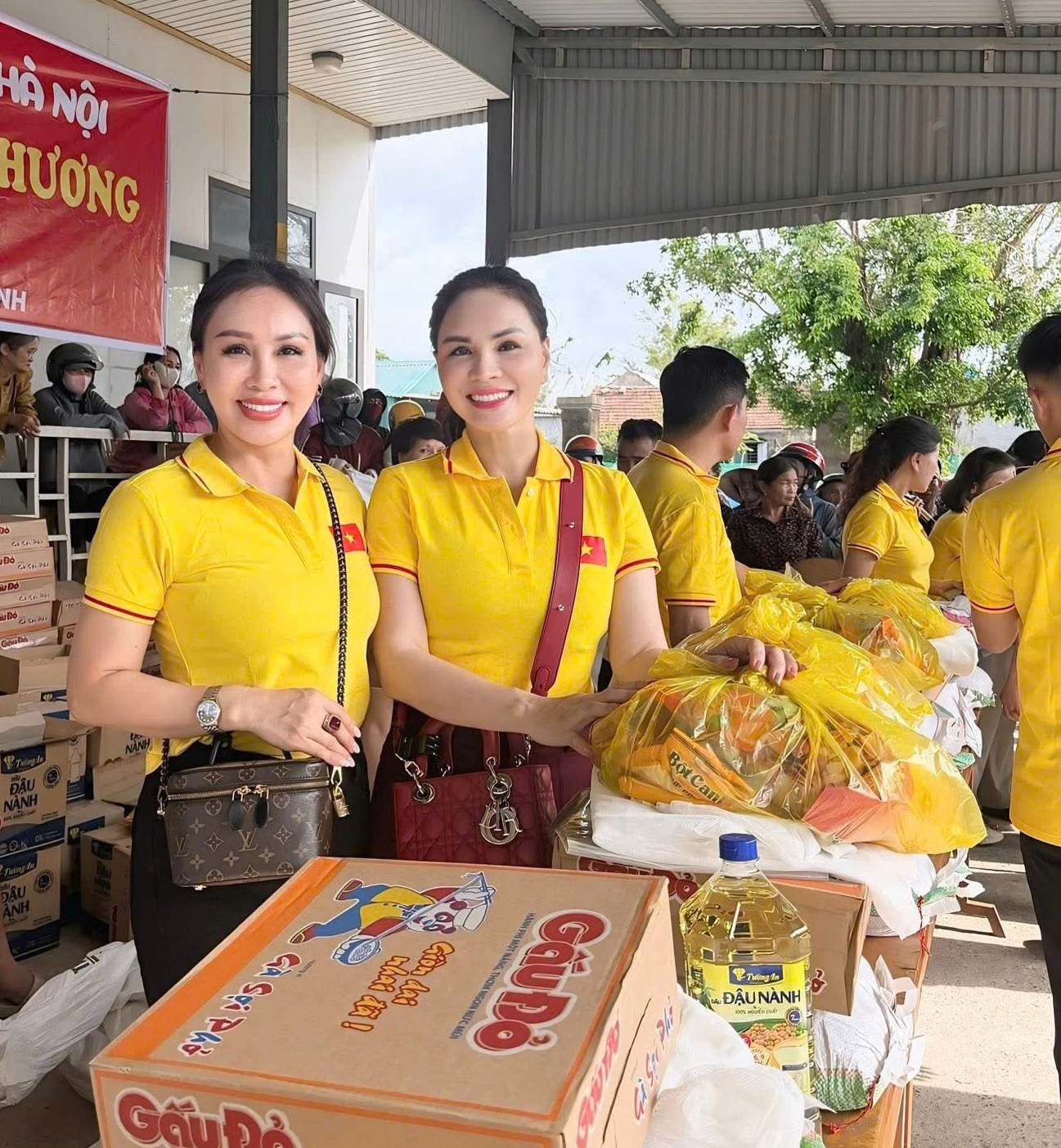 Phụ nữ xã Đông Anh quyên góp 800 triệu đồng ủng hộ miền Trung Phụ nữ xã Đông Anh quyên góp 800 triệu đồng ủng hộ miền Trung