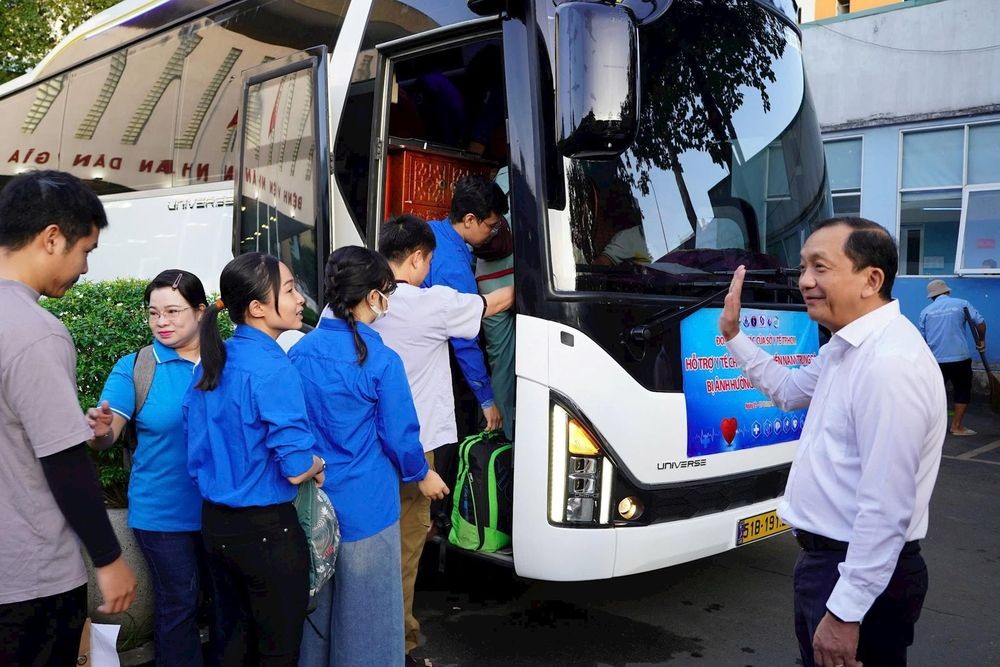 ác y bác sĩ lên đường chi viện cho Đắk Lắk (ảnh: Kim Sáng)