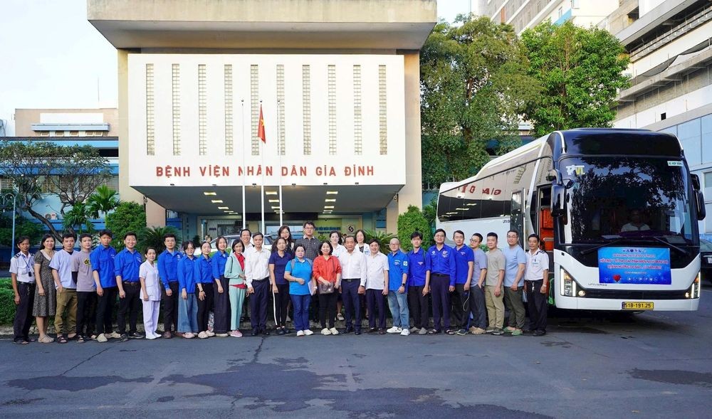 Đoàn công tác trước giờ khởi hành đến Đắk Lắk (ảnh: Kim Sáng)