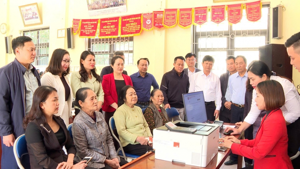 Hoài Đức: Xã đầu tiên của Hà Nội ra mắt 5 điểm hỗ trợ thủ tục hành chính trực tuyến