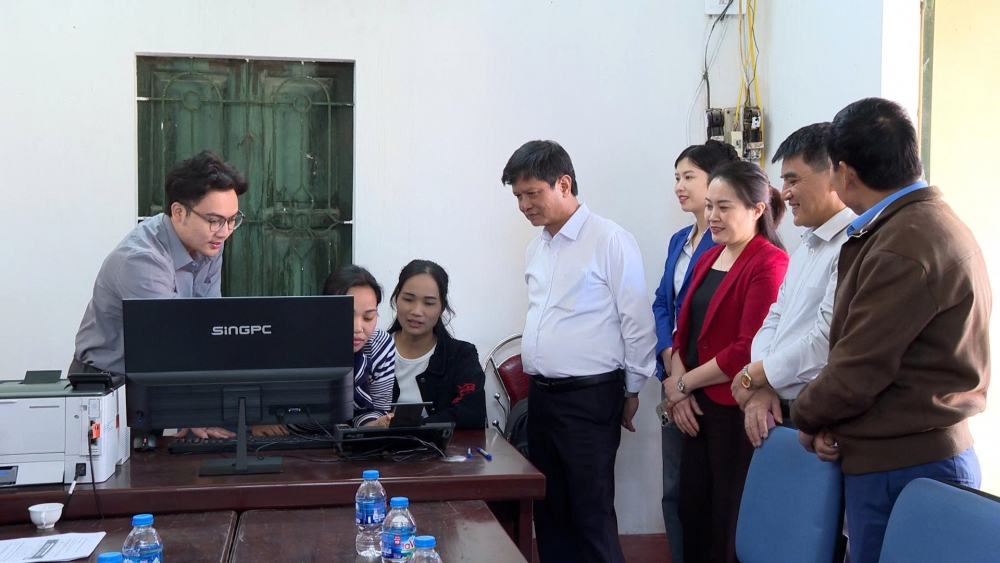 Hoài Đức: Xã đầu tiên của Hà Nội ra mắt 5 điểm hỗ trợ thủ tục hành chính trực tuyến