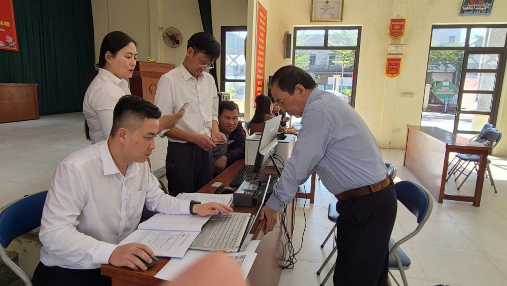 Xã Hoài Đức: Bước đi đột phá đưa dịch vụ công đến gần hơn với người dân Xã Hoài Đức: Bước đi đột phá đưa dịch vụ công đến gần hơn với người dân