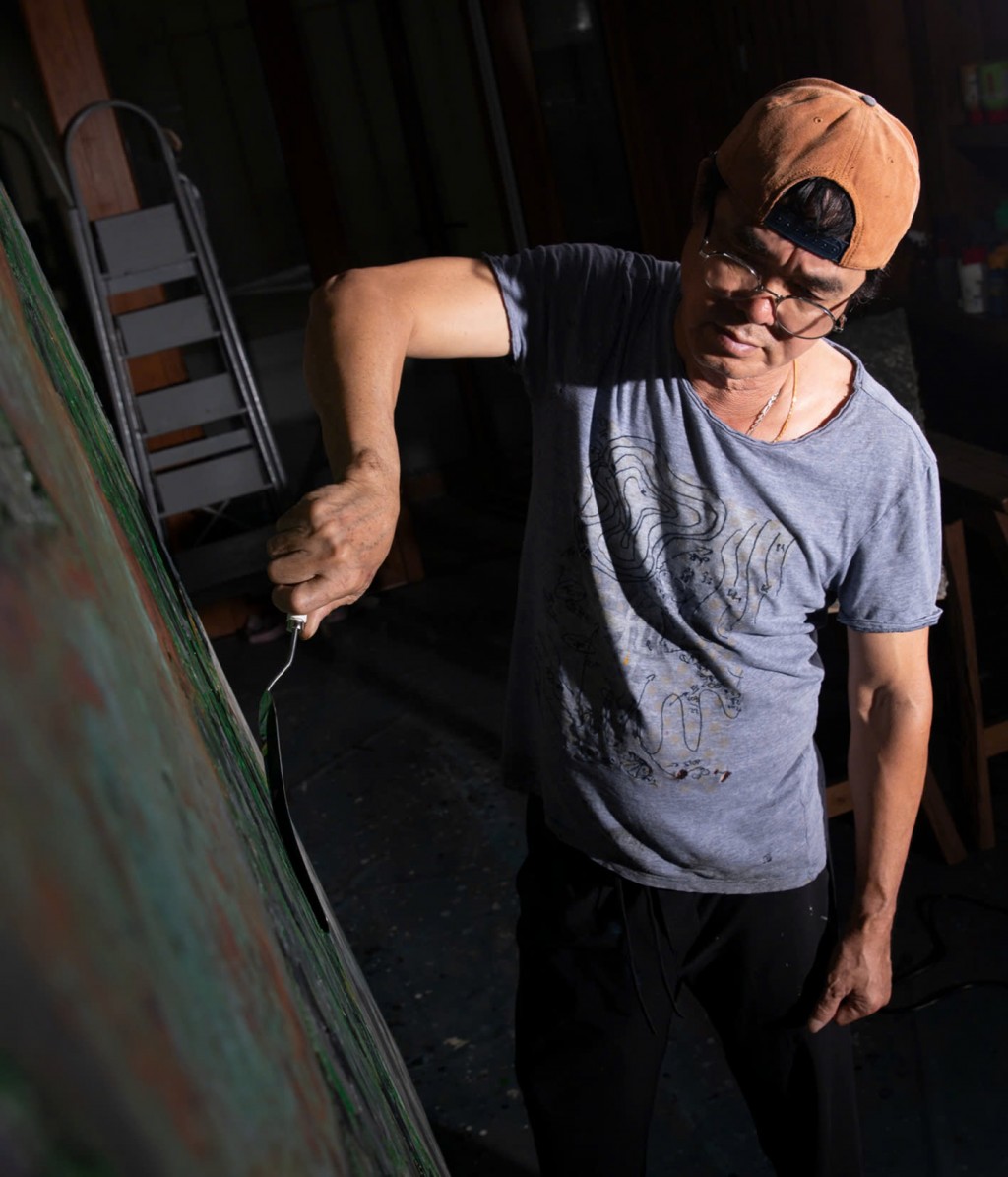 Nghệ sĩ miệt mài tạo nên những tác phẩm