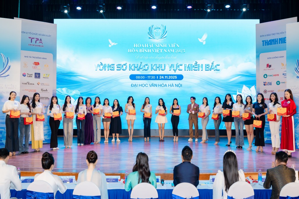 Hoa hậu Sinh viên Hòa bình Việt Nam hướng về miền Trung Hoa hậu Sinh viên Hòa bình Việt Nam hướng về miền Trung