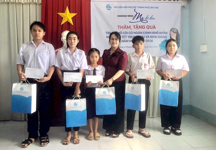 Hội LHPN TP Cần Thơ đã đỡ đầu hơn 250 trẻ mồ côi do COVID-19, trẻ có hoàn cảnh đặc biệt khó khăn. Ảnh: Cao Oanh