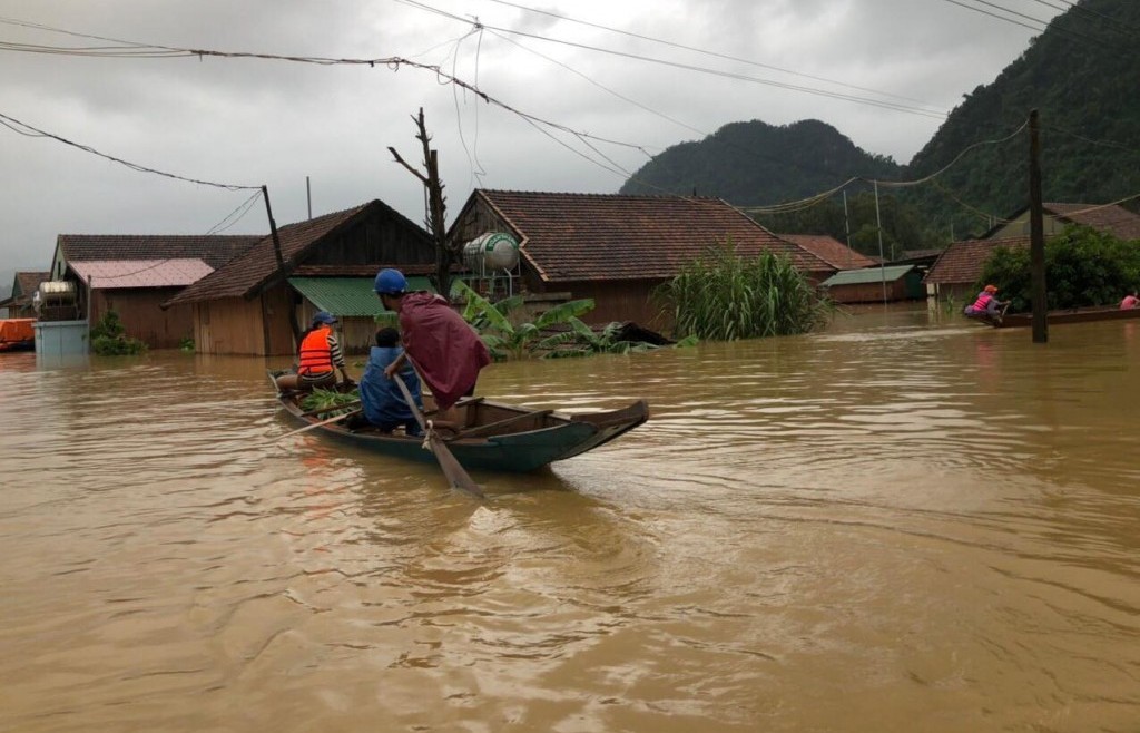 Khẩn trương giải quyết chính sách, chi trả bảo hiểm cho người dân, doanh nghiệp chịu ảnh hưởng bởi lũ lụt