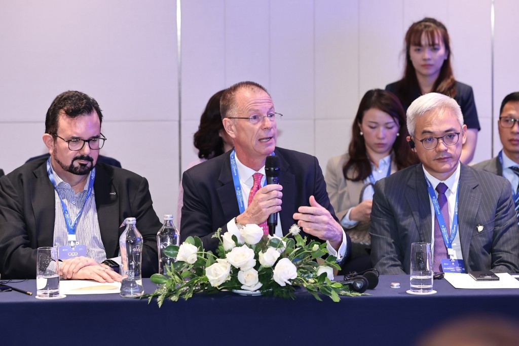 Các đại biểu trao đổi về tiềm năng, cơ hội, chia sẻ tầm nhìn, khẳng định cam kết hợp tác, đề xuất một số chương trình, dự án cụ thể - Ảnh: VGP/Nhật Bắc