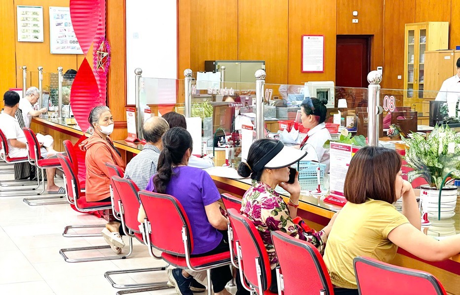 Khẩn trương triển khai các giải pháp hỗ trợ khách hàng khắc phục hậu quả mưa, lũ