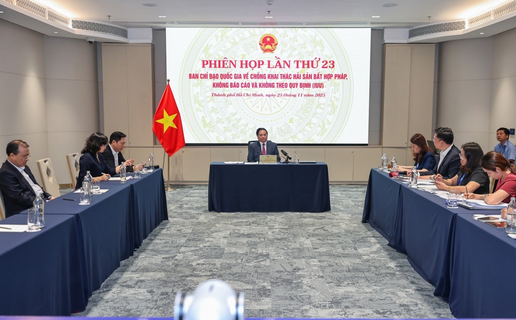Thủ tướng Phạm Minh Chính chủ trì phiên họp trực tuyến lần thứ 23 của Ban Chỉ đạo quốc gia về chống khai thác IUU - Ảnh: VGP/Nhật Bắc