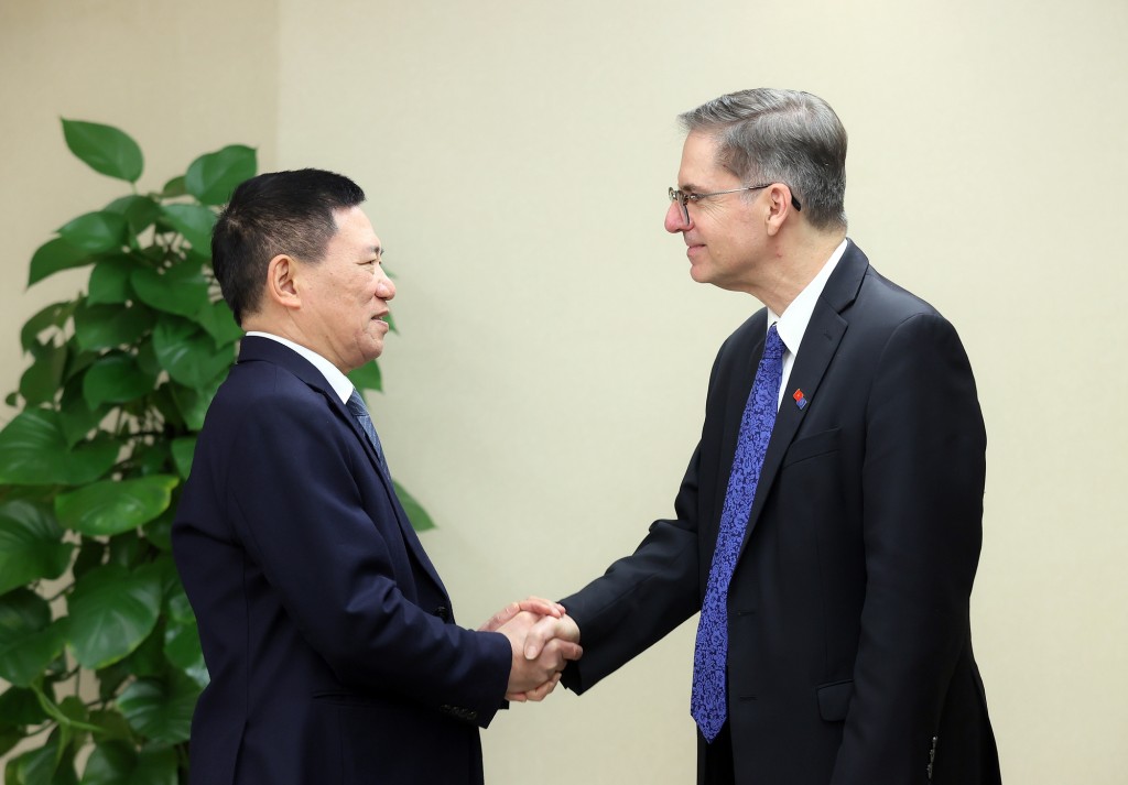 Phó Thủ tướng Chính phủ Hồ Đức Phớc tiếp Ngài Carlos Felipe Jaramillio, Phó Chủ tịch Ngân hàng Thế giới (WB) Phụ trách Đông Á Thái Bình Dương - Ảnh: VGP/Trần Mạnh