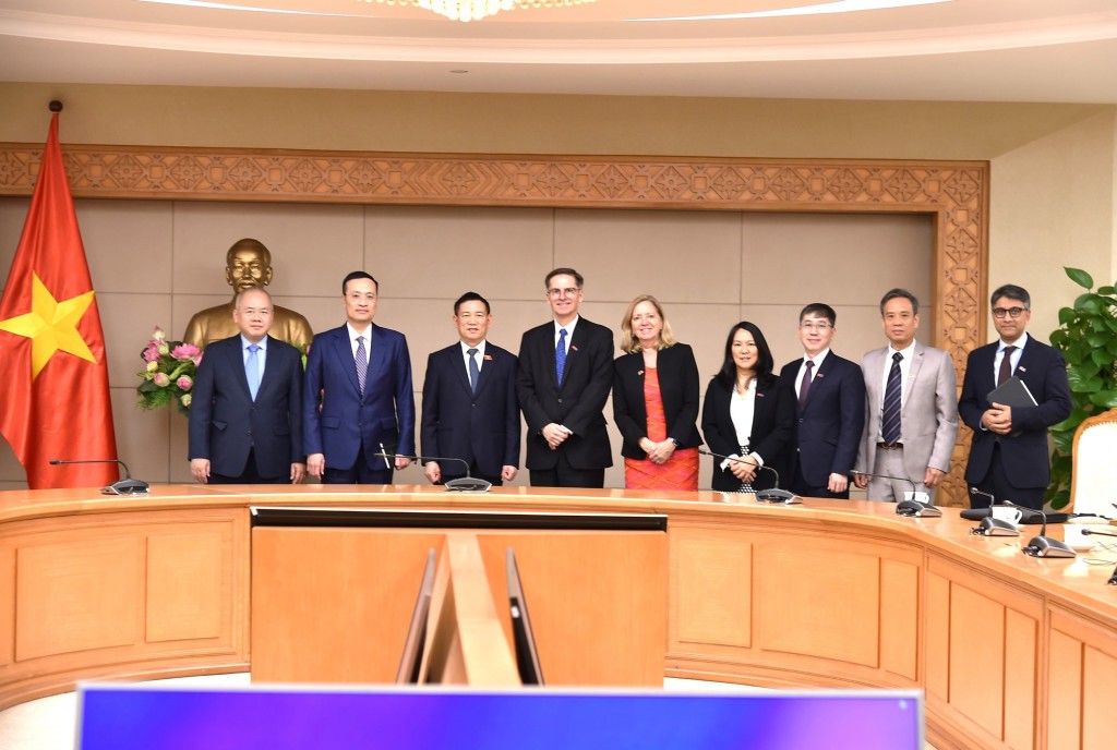 Phó Thủ tướng Chính phủ Hồ Đức Phớc và Phó Chủ tịch WB cùng các đại biểu dự buổi làm việc - Ảnh: VGP/Trần Mạnh