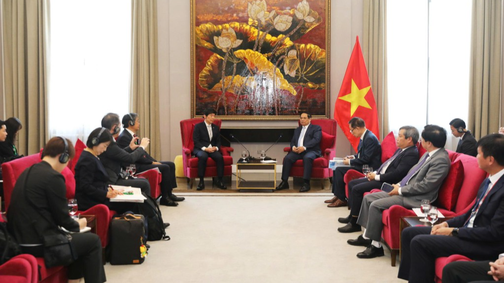 Thủ tướng Chính phủ Phạm Minh Chính cùng lãnh đạo tỉnh Quảng Ninh tiếp ông Yamamoto Ichita, Thống đốc Chính quyền tỉnh Gunma.