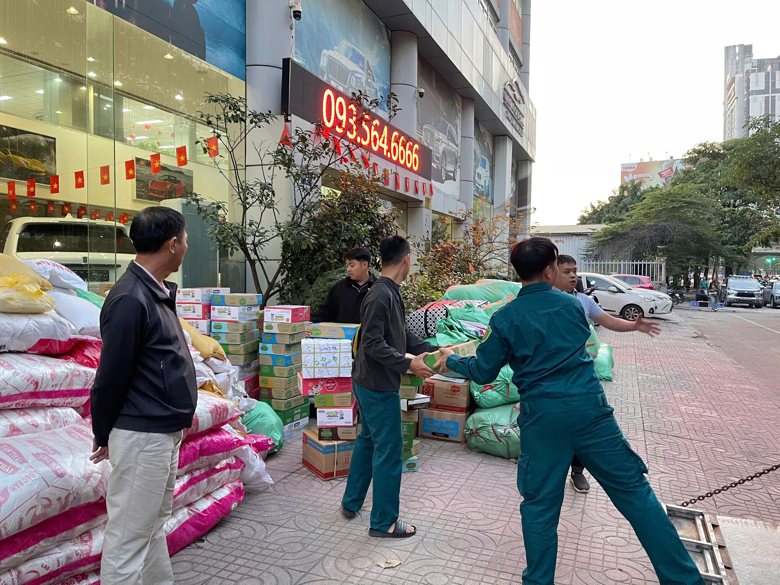 Gói ghém yêu thương, nối dài nghĩa tình Hà Nội
