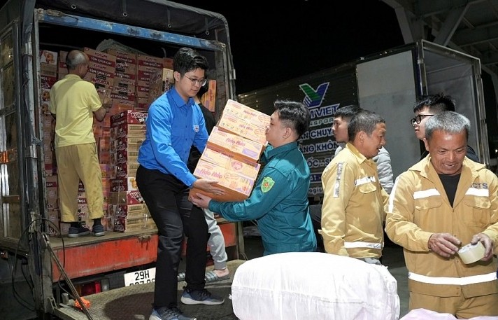 Phường Phú Thượng ủng hộ hơn 887 triệu đồng tới đồng bào miền Trung