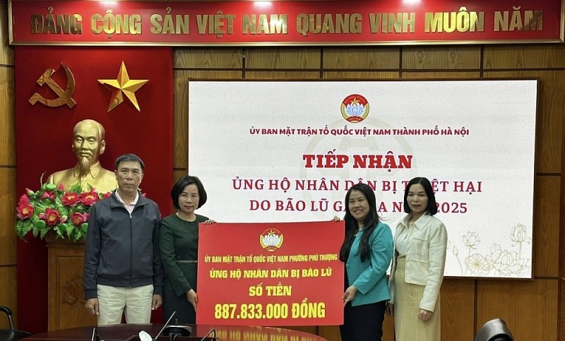 Phường Phú Thượng ủng hộ hơn 887 triệu đồng tới đồng bào miền Trung