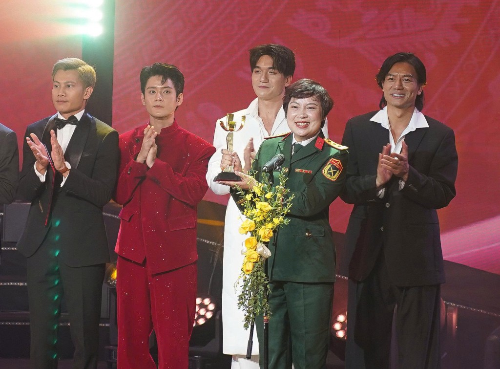 Chiến thắng của Mưa đỏ không ngoài dự đoá Chiến thắng của Mưa đỏ không ngoài dự đoá