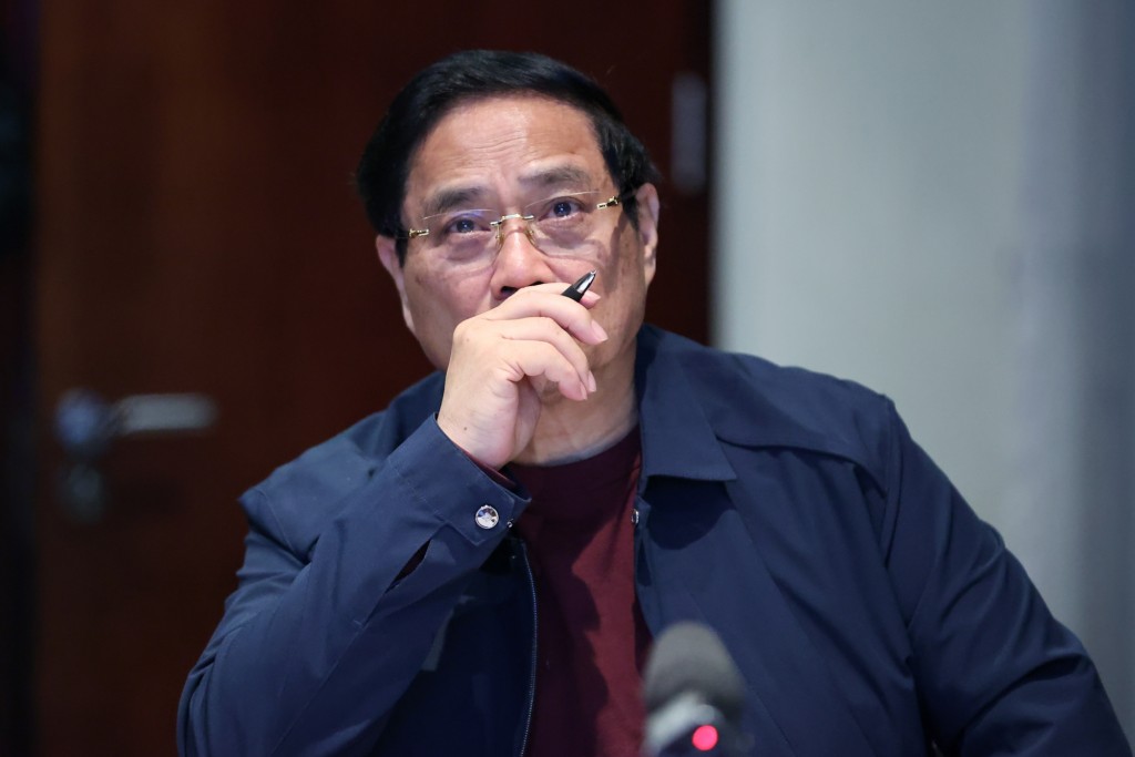 Kết luận cuộc họp khẩn trực tuyến lúc 2h sáng từ Nam Phi, Thủ tướng Phạm Minh Chính nhấn mạnh, Không để khoảng cách địa lý tạo độ trễ trong cứu trợ Nhân dân