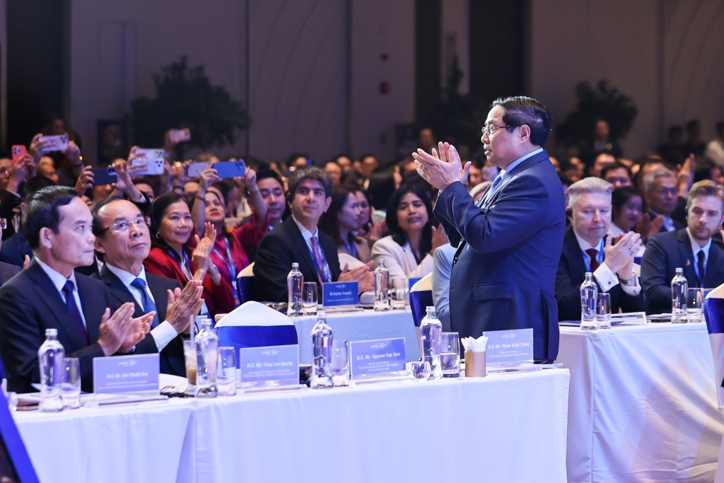 Thủ tướng dự Diễn đàn Kinh tế mùa Thu năm 2025 - Ảnh: VGP/Nhật Bắc