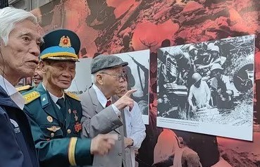 "Khát vọng hòa bình" tái hiện hình ảnh những ngày Hà Nội rực lửa