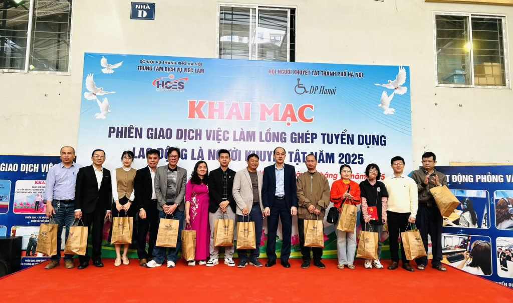 Hỗ trợ, động viên người khuyết tật tham gia vào thị trường lao động Hỗ trợ, động viên người khuyết tật tham gia vào thị trường lao động