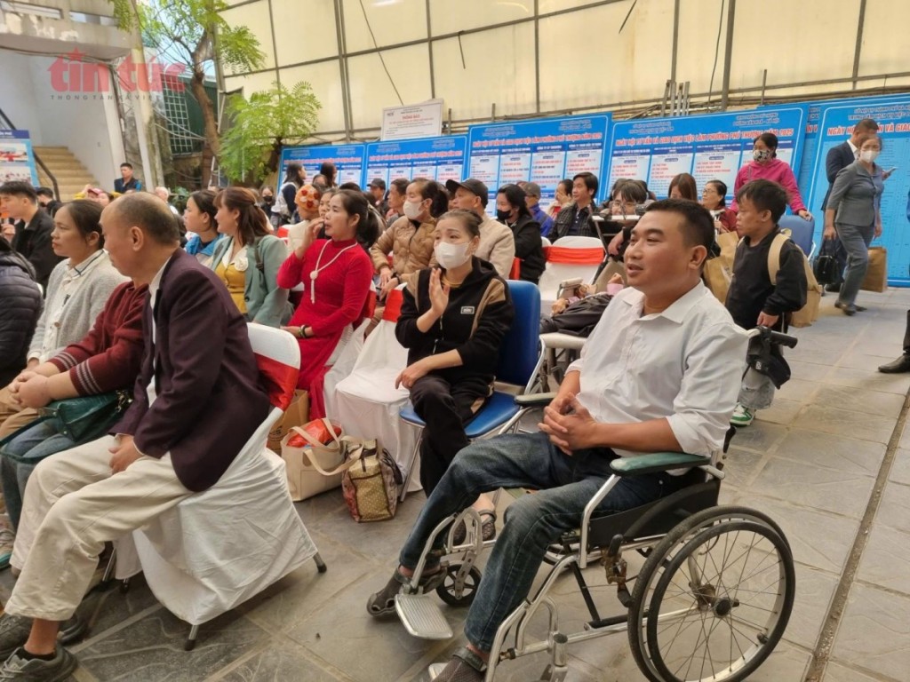 Hỗ trợ, động viên người khuyết tật tham gia vào thị trường lao động Hỗ trợ, động viên người khuyết tật tham gia vào thị trường lao động