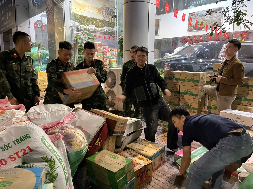 Hà Nội không ngủ vì khúc ruột miền Trung