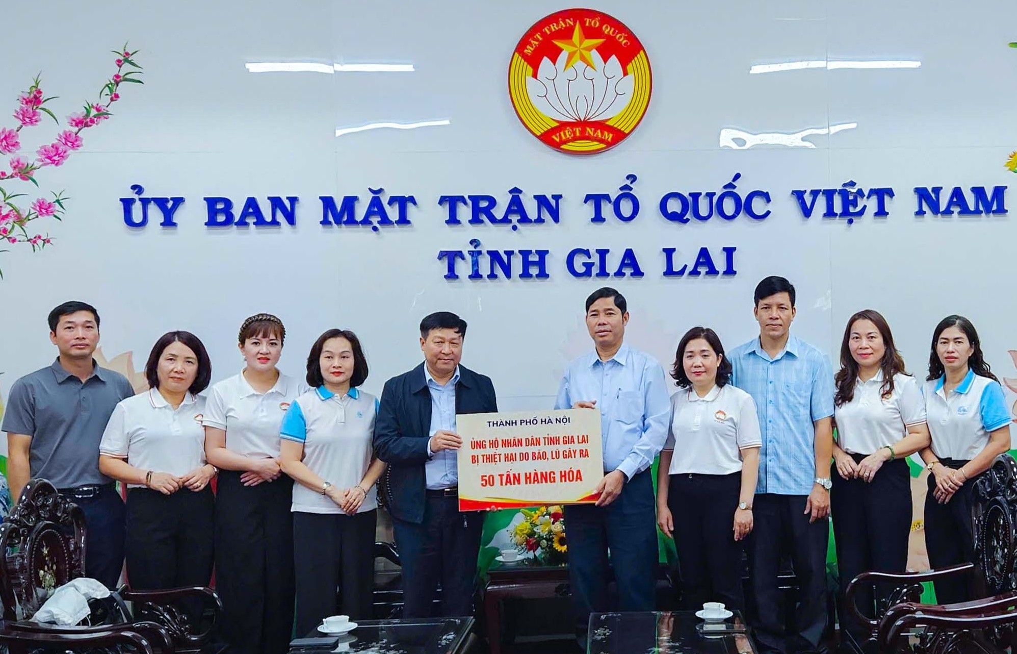 Nhân dân Thủ đô hướng về đồng bào miền Trung - Tây Nguyên
