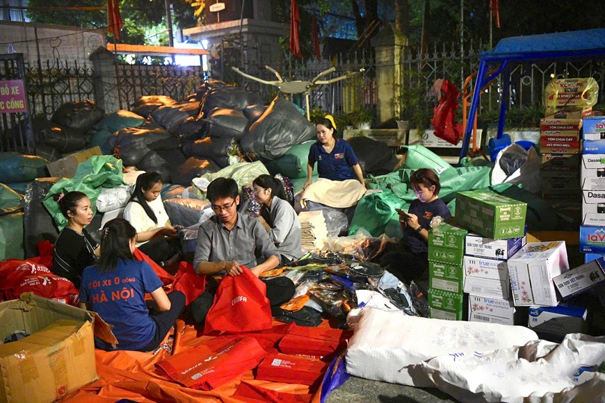 Hà Nội không ngủ vì khúc ruột miền Trung