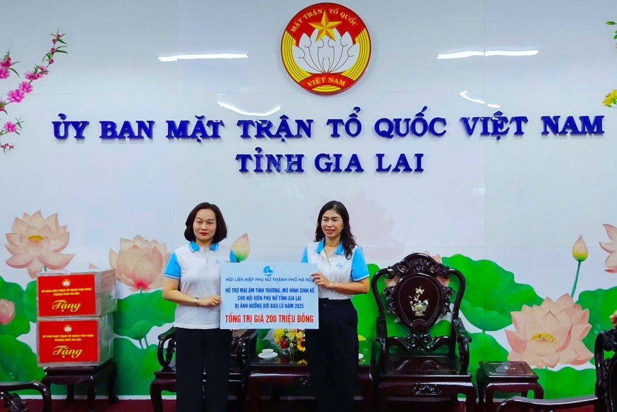 Nhân dân Thủ đô hướng về đồng bào miền Trung - Tây Nguyên