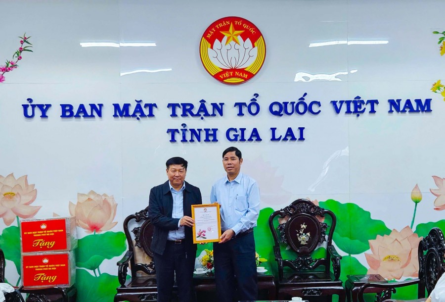 Nhân dân Thủ đô hướng về đồng bào miền Trung - Tây Nguyên