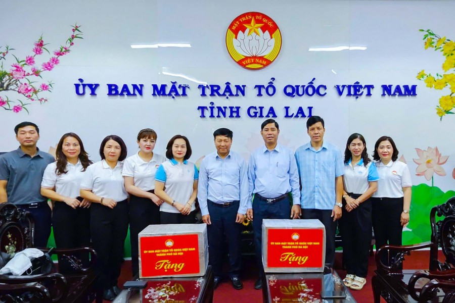 Nhân dân Thủ đô hướng về đồng bào miền Trung - Tây Nguyên
