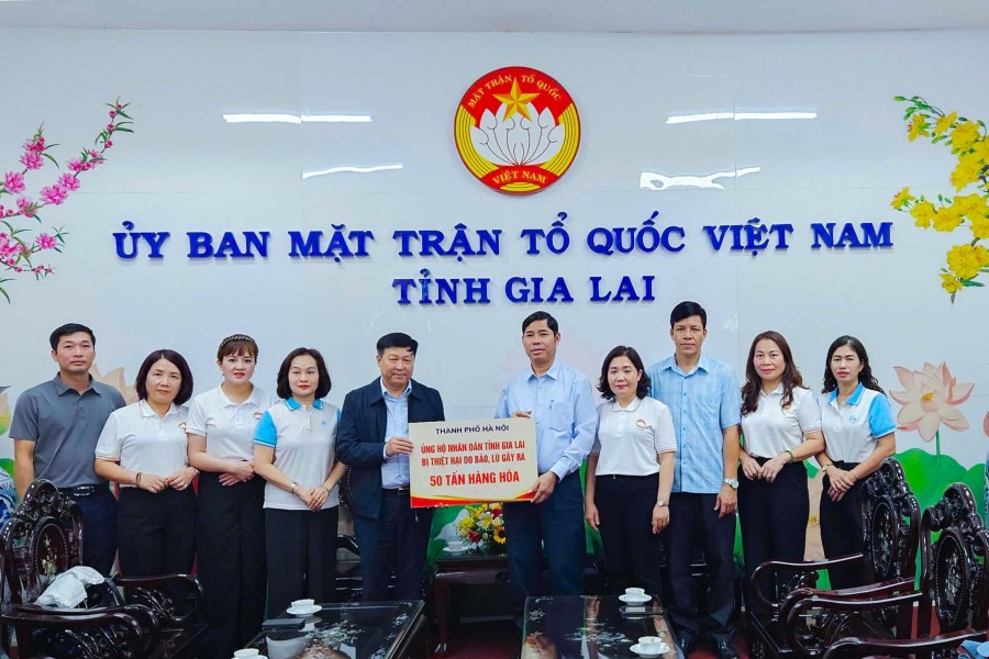 Nhân dân Thủ đô hướng về đồng bào miền Trung - Tây Nguyên