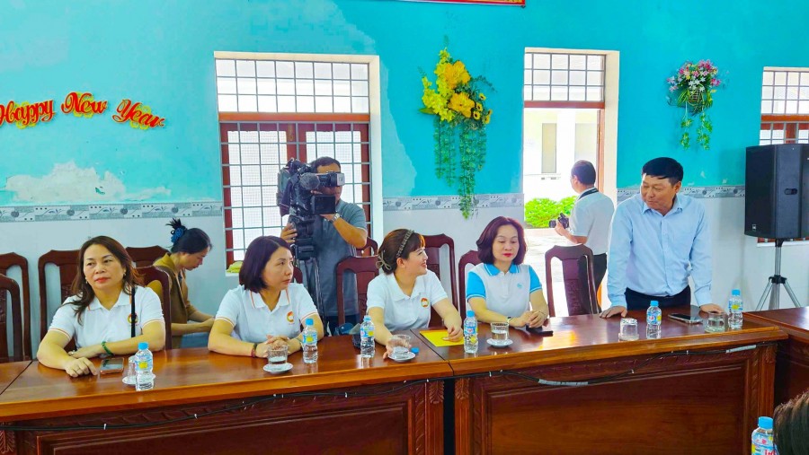 Nhân dân Thủ đô hướng về đồng bào miền Trung - Tây Nguyên