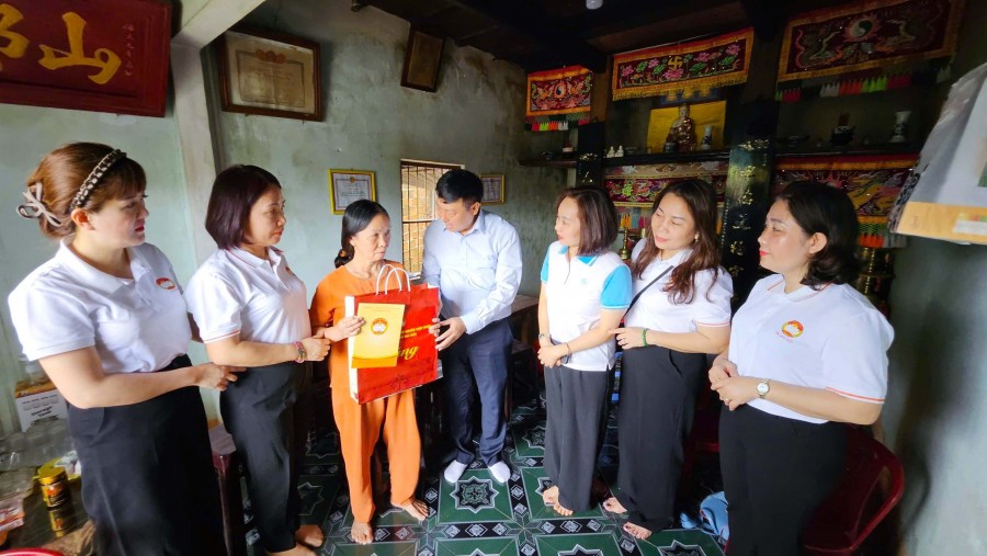 Nhân dân Thủ đô hướng về đồng bào miền Trung - Tây Nguyên