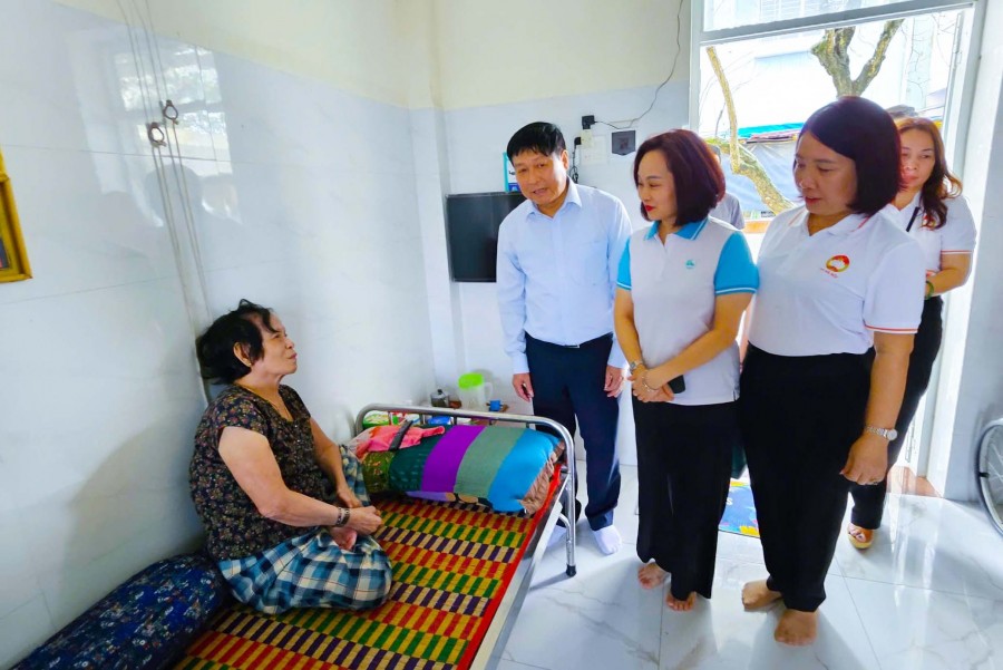 Nhân dân Thủ đô hướng về đồng bào miền Trung - Tây Nguyên