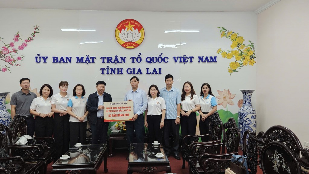 Hà Nội không ngủ vì khúc ruột miền Trung