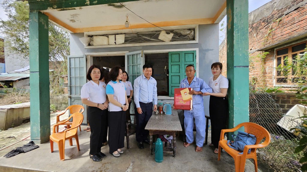 Hà Nội không ngủ vì khúc ruột miền Trung