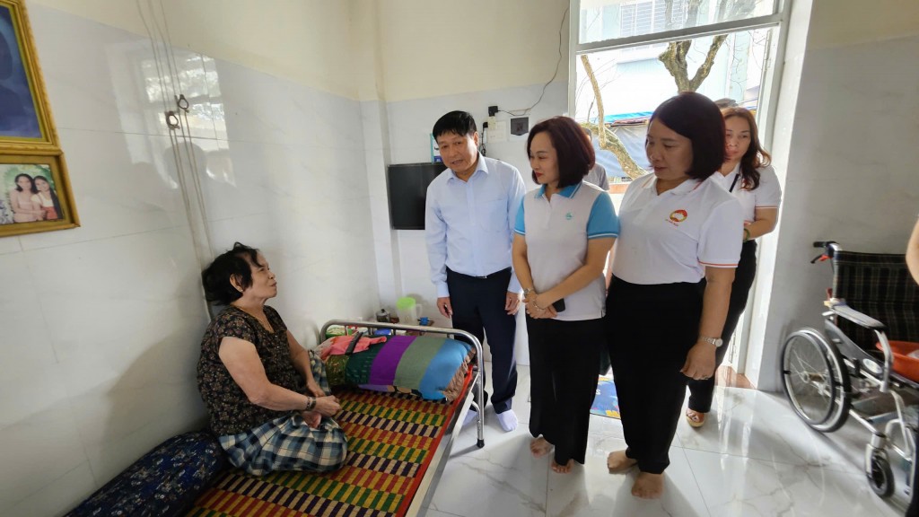 Hà Nội không ngủ vì khúc ruột miền Trung